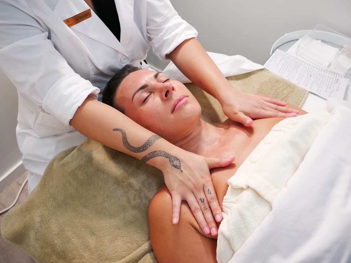 Lymphatic drainage of the neck and décolleté
